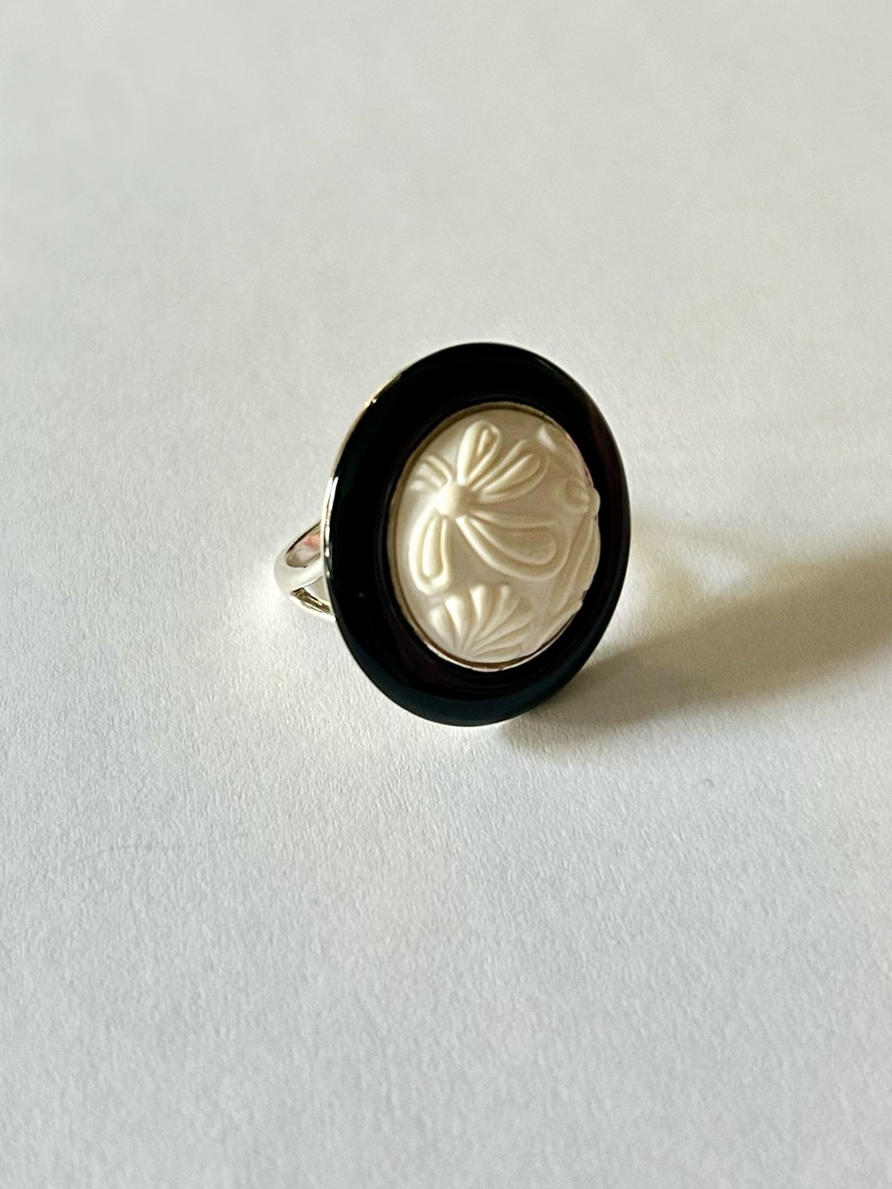 Large Round Carved White Agate with Black Agate Circle Silver Ring Size 8